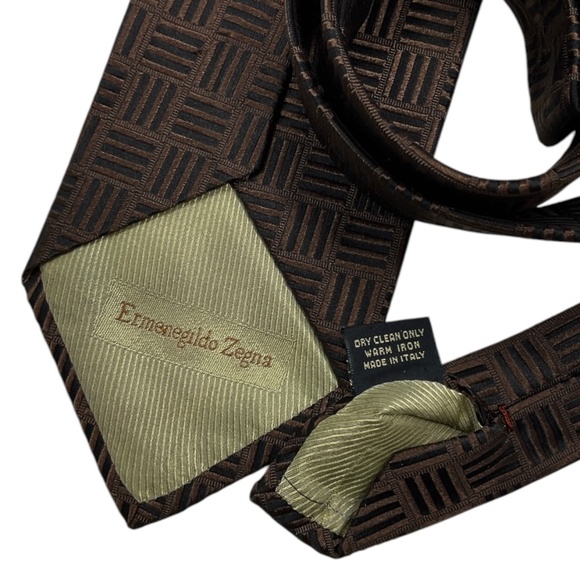 ERMENEGILDO ZEGNA Brown Geometric Silk LUXURY Tie ITALY - Picture 3 of 6